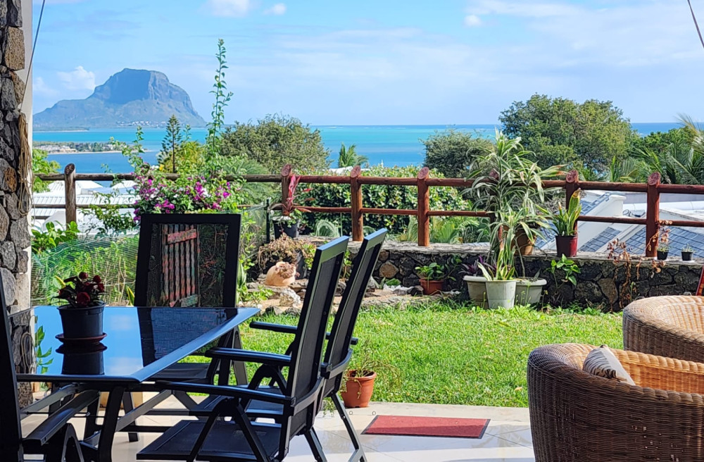 APARTMENT FOR SALE IN BLACK ROCK — image 3