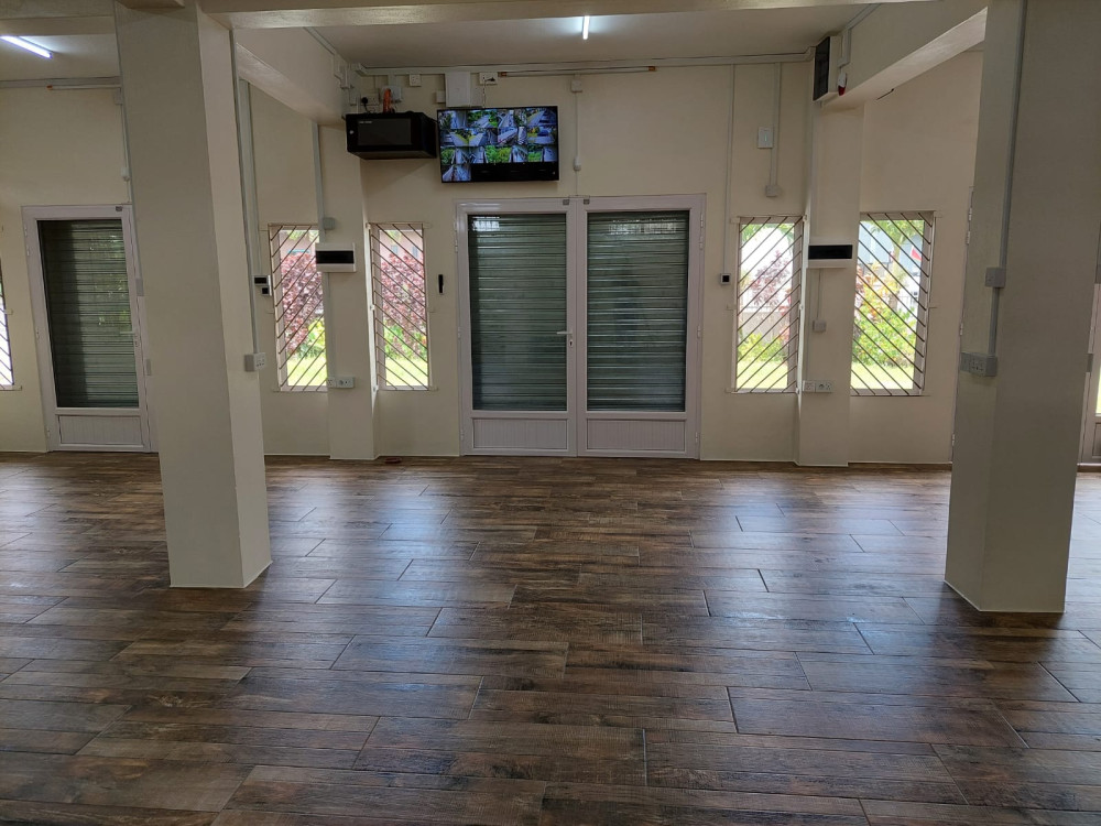 Commercial Property for Rent in Floreal — image 3