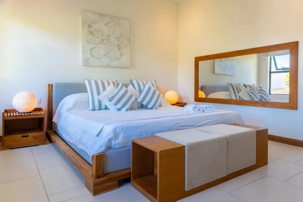Contemporary Waterfront Apartment with Direct Sea Access — image 6