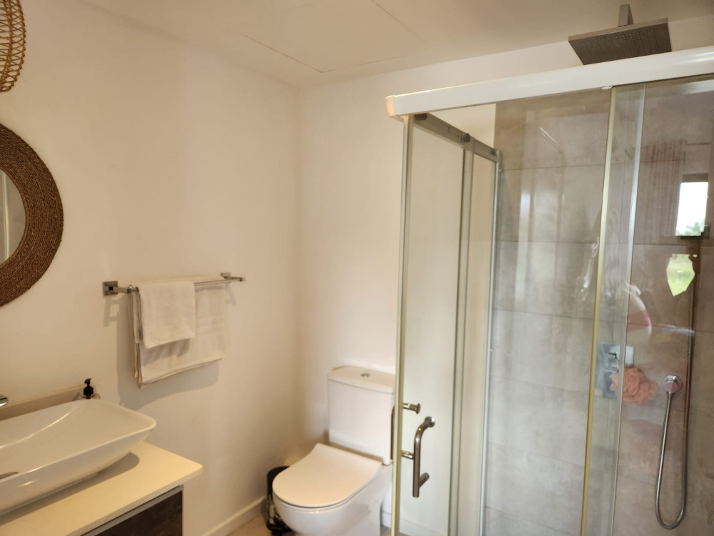 Cosy 2 Bedroom Apartment - For Rent - Black River — image 3