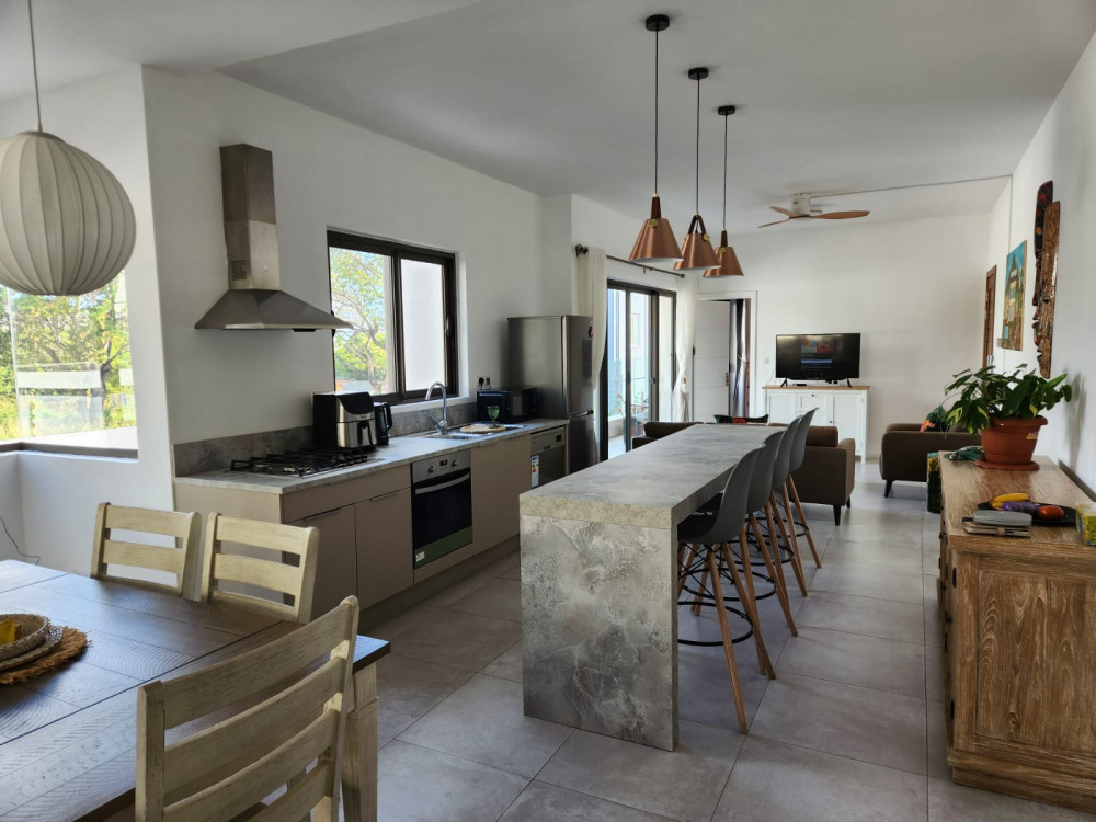 Cosy 2 Bedroom Apartment - For Rent - Black River — image 10