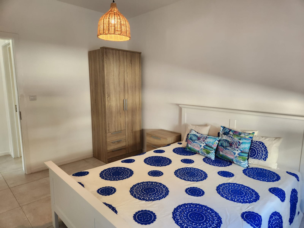 Cosy 2 Bedroom Apartment - For Rent - Black River — image 12