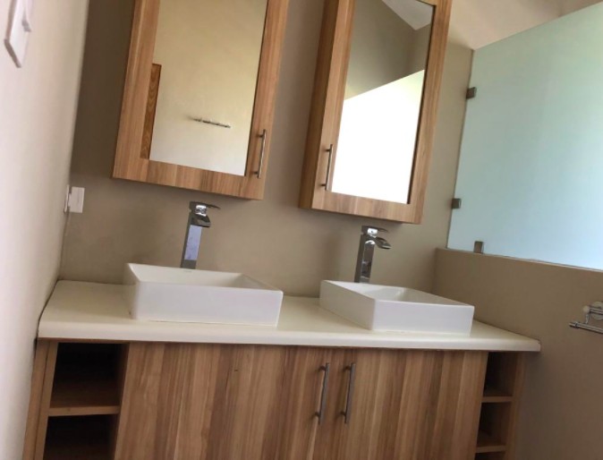 Modern 4 Bedroom Villa for rent in Rivier Noire — image 5