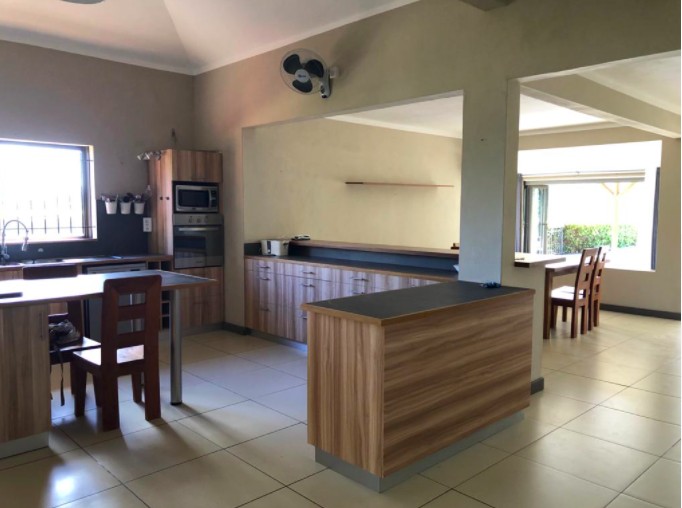 Modern 4 Bedroom Villa for rent in Rivier Noire — image 9