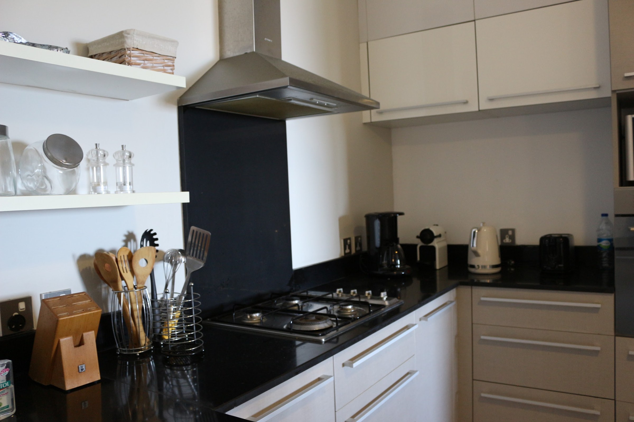 3-Bedroom Apartment with Sea Views – Long-Term Rental — image 2