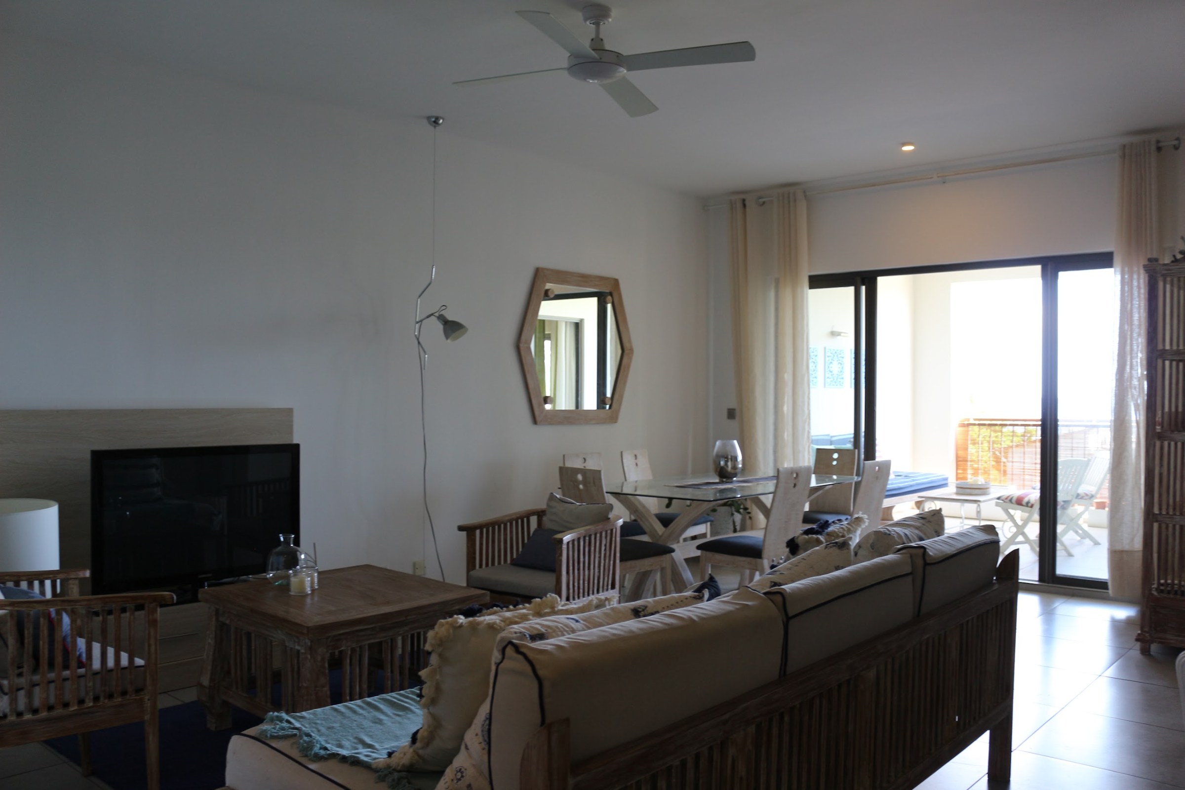 3-Bedroom Apartment with Sea Views – Long-Term Rental — image 9