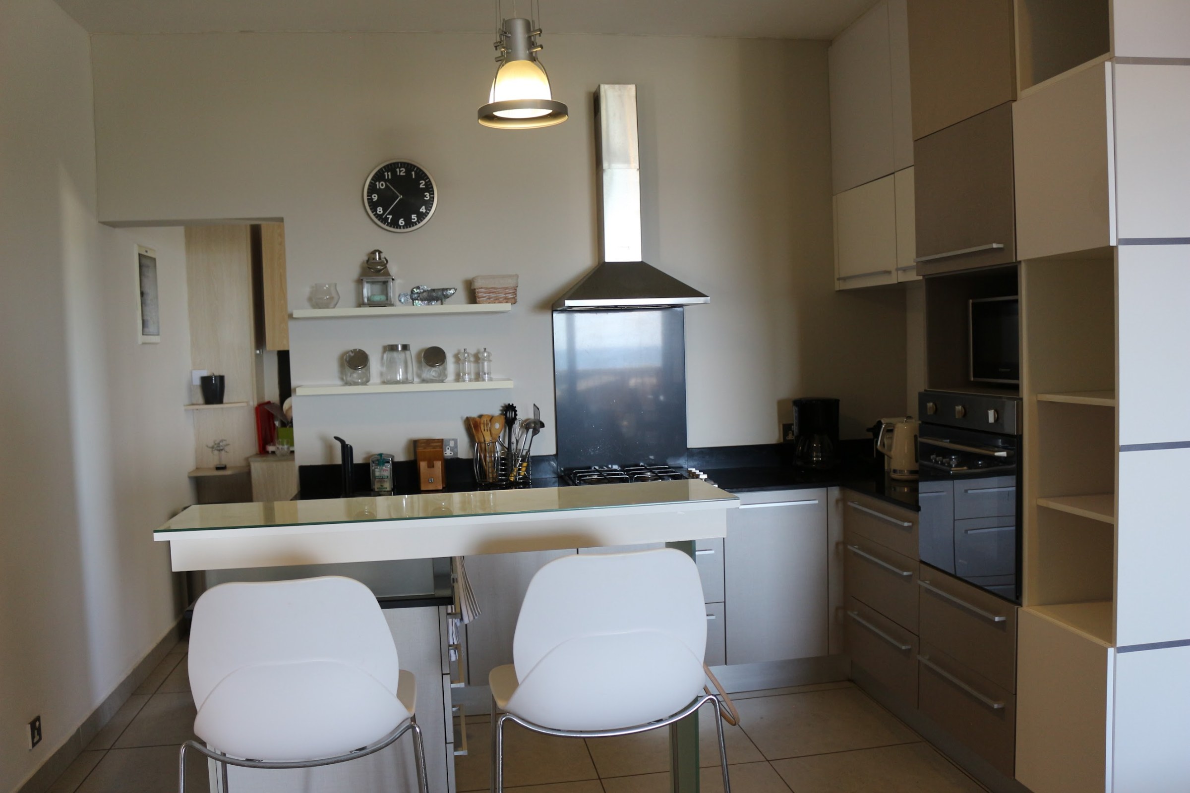 3-Bedroom Apartment with Sea Views – Long-Term Rental — image 10