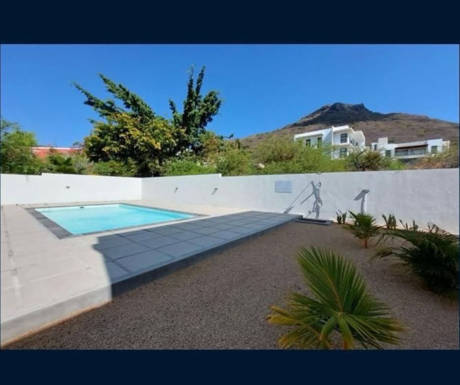 Spacious 3-Bedroom Apartment for Sale - Tamarin — image 2
