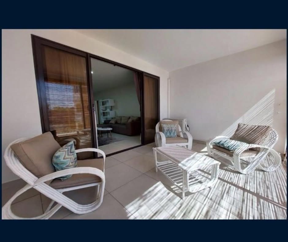 Spacious 3-Bedroom Apartment for Sale - Tamarin — image 3