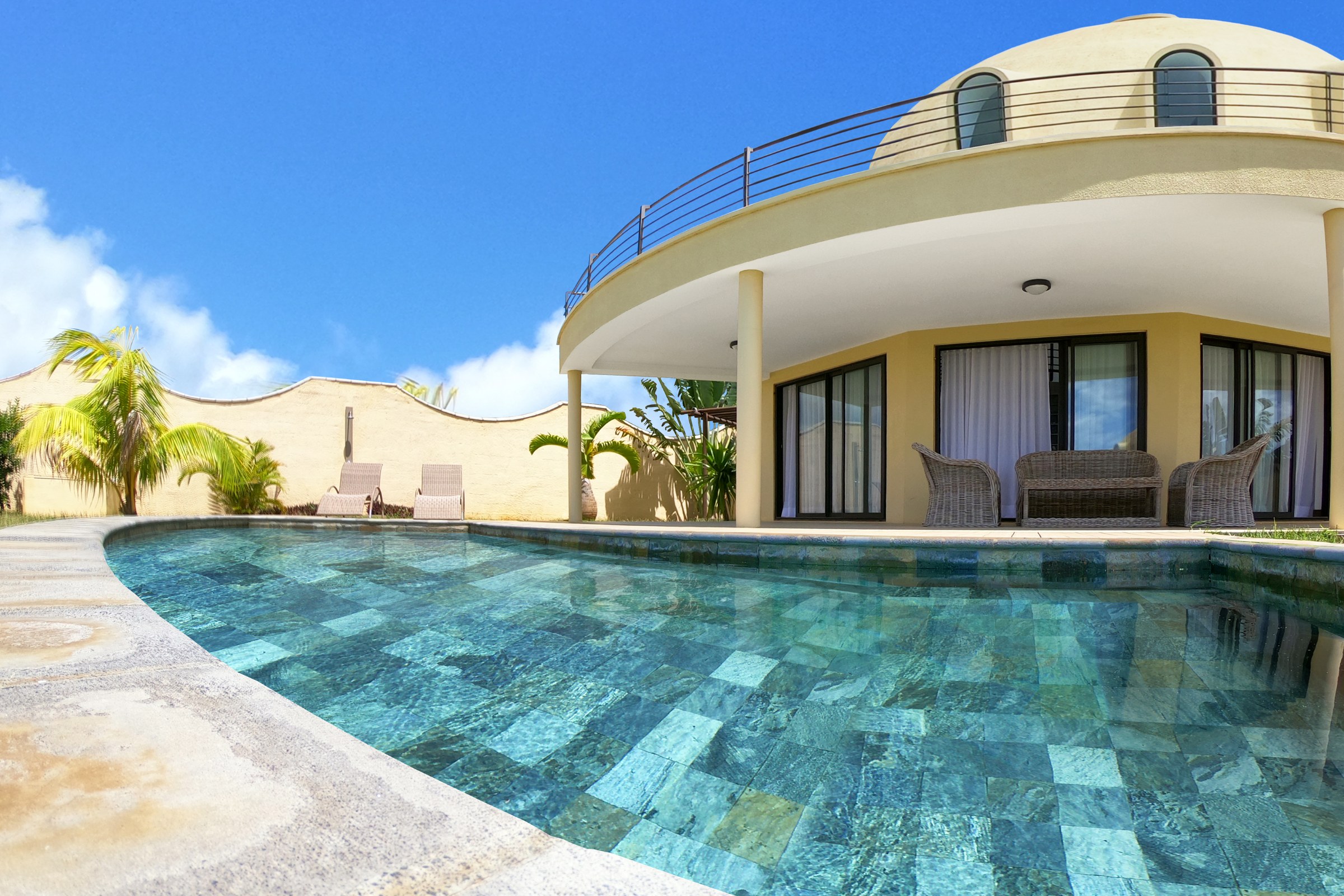3-Bedroom Villa for Rent with Pool, Gym Access & Sea View – Mauritius