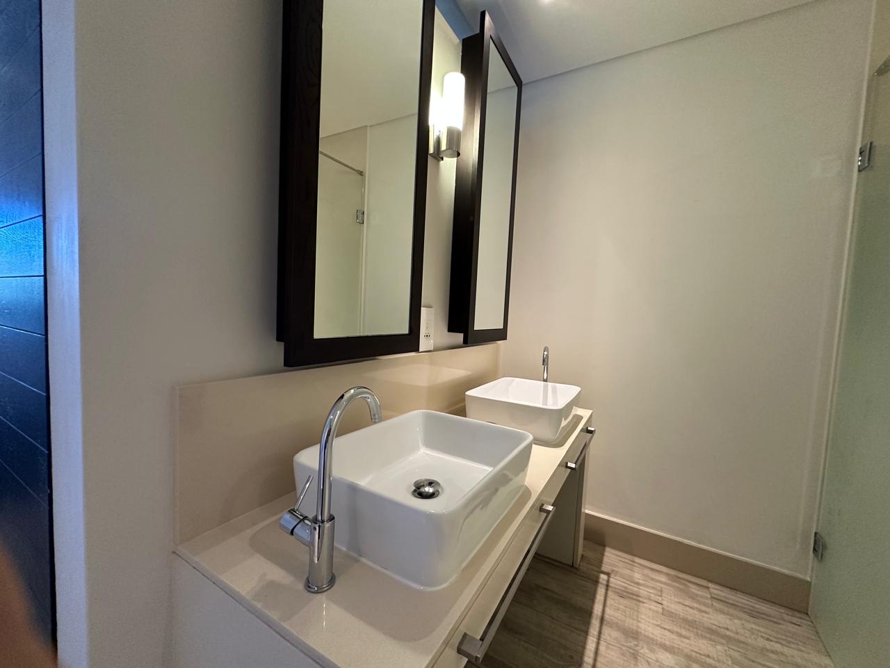 Waterfront 3-Bedroom Duplex in La Balise Marina — image 9