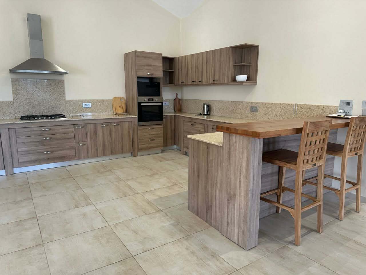 Contemporary New 4-Bedroom Residence in Tamarin — image 2