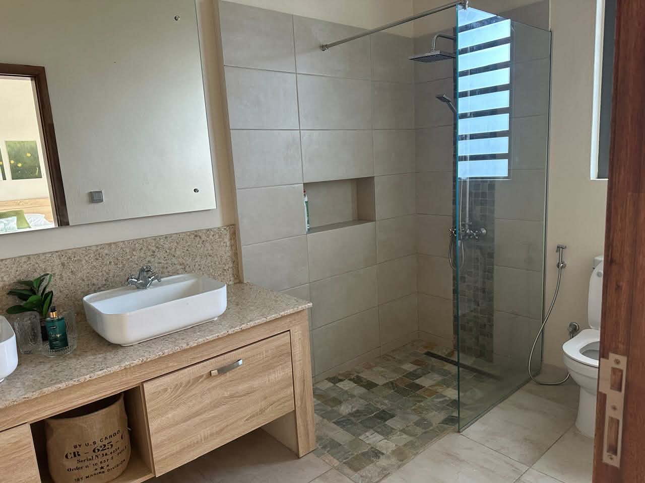 Contemporary New 4-Bedroom Residence in Tamarin — image 8