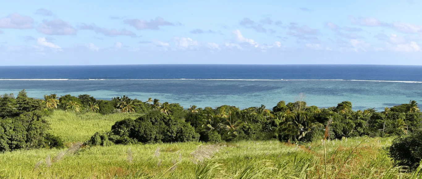 Land for Sale – Breathtaking Lagoon & Mountain Views — image 3