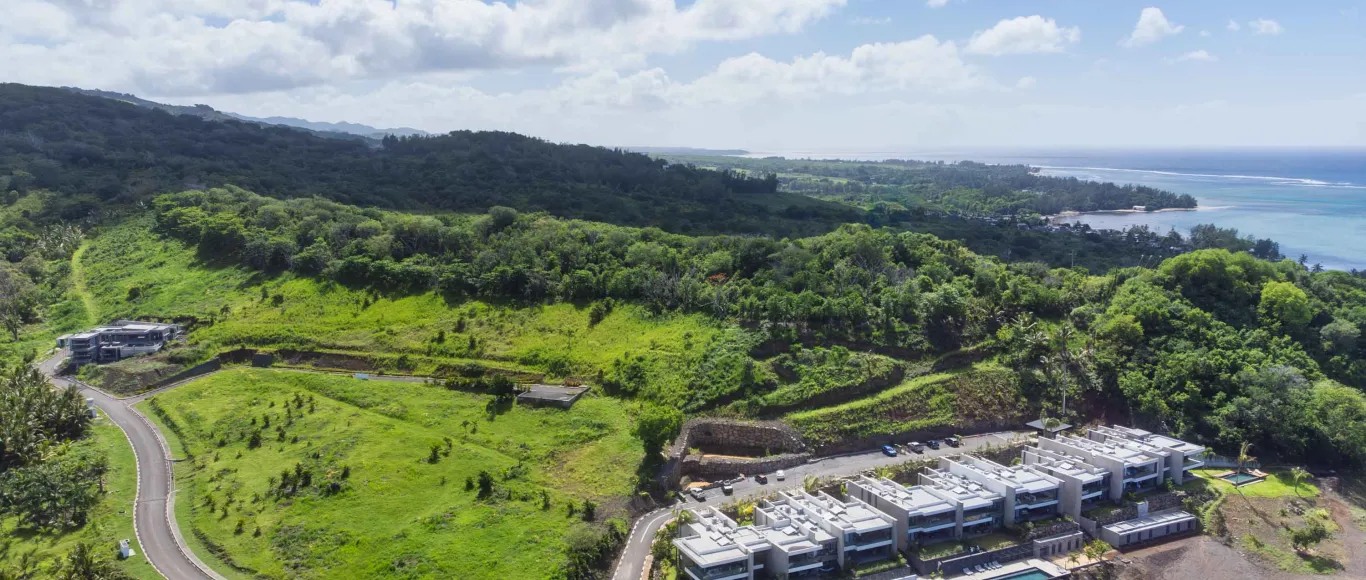 Land for Sale – Breathtaking Lagoon & Mountain Views — image 2
