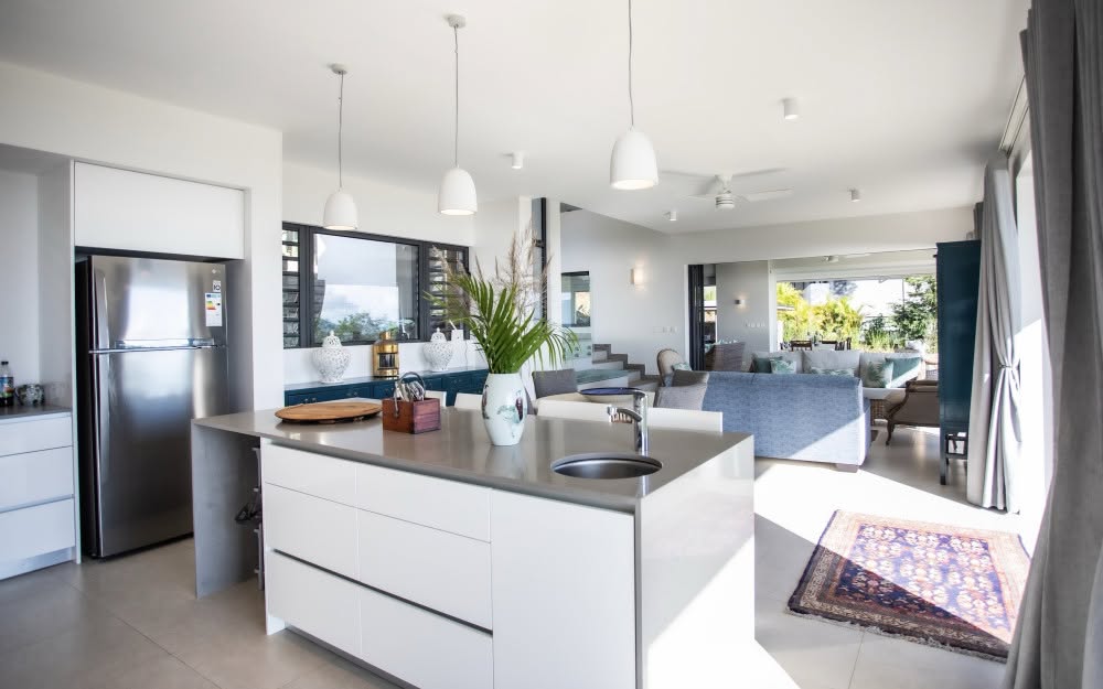 Luxury 5-Bedroom All En-Suite Villa with Lagoon Views – Black River — image 4