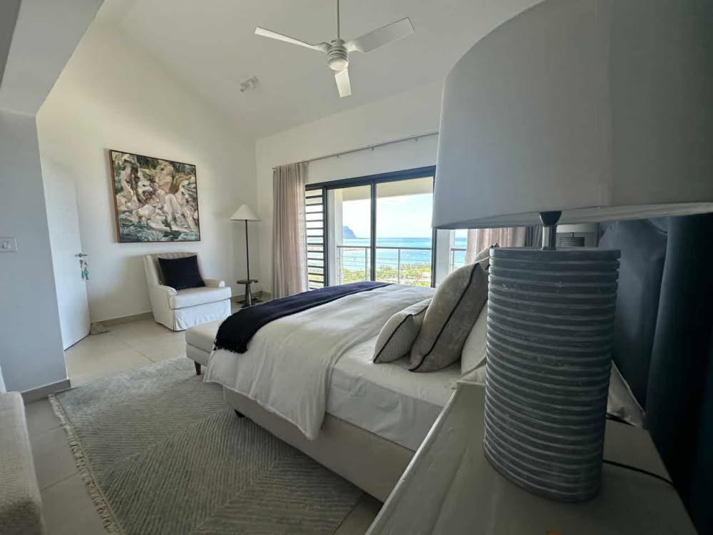 Luxury 5-Bedroom All En-Suite Villa with Lagoon Views – Black River — image 8