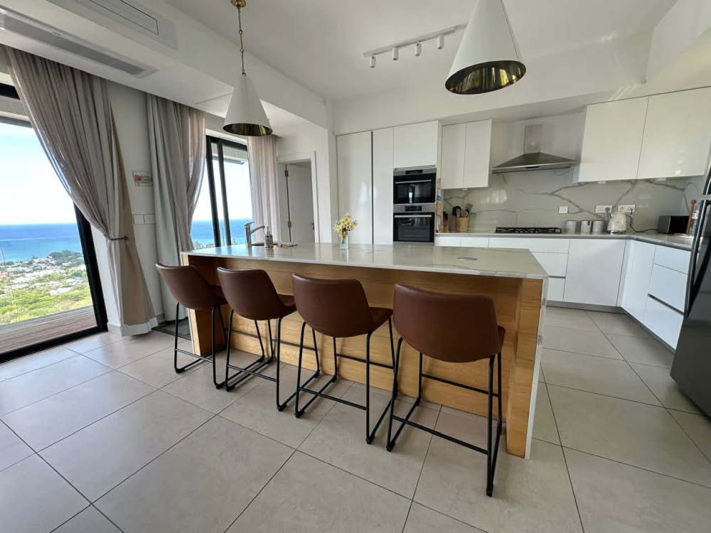 Luxury 5-Bedroom All En-Suite Villa with Lagoon Views – Black River — image 7