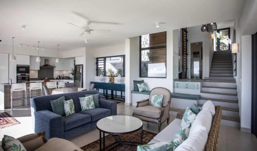 Luxury 5-Bedroom All En-Suite Villa with Lagoon Views – Black River — image 3