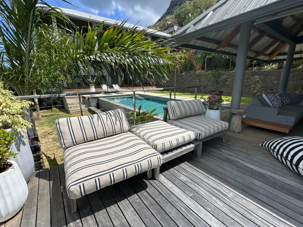 Luxury 5-Bedroom All En-Suite Villa with Lagoon Views – Black River — image 2
