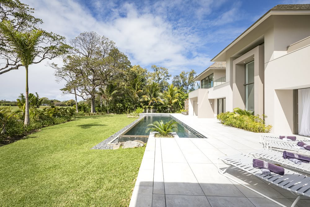 LUXURY 4 BEDROOM VILLA FOR SALE - SOUTH EAST OF MAURITIUS — image 1