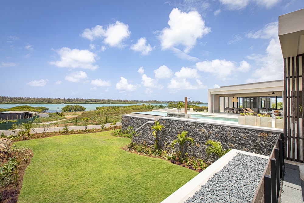 4 BEDROOM WITH PANORAMIC LAGOON VIEWS