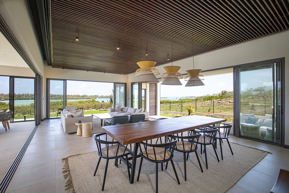 4 BEDROOM WITH PANORAMIC LAGOON VIEWS — image 6
