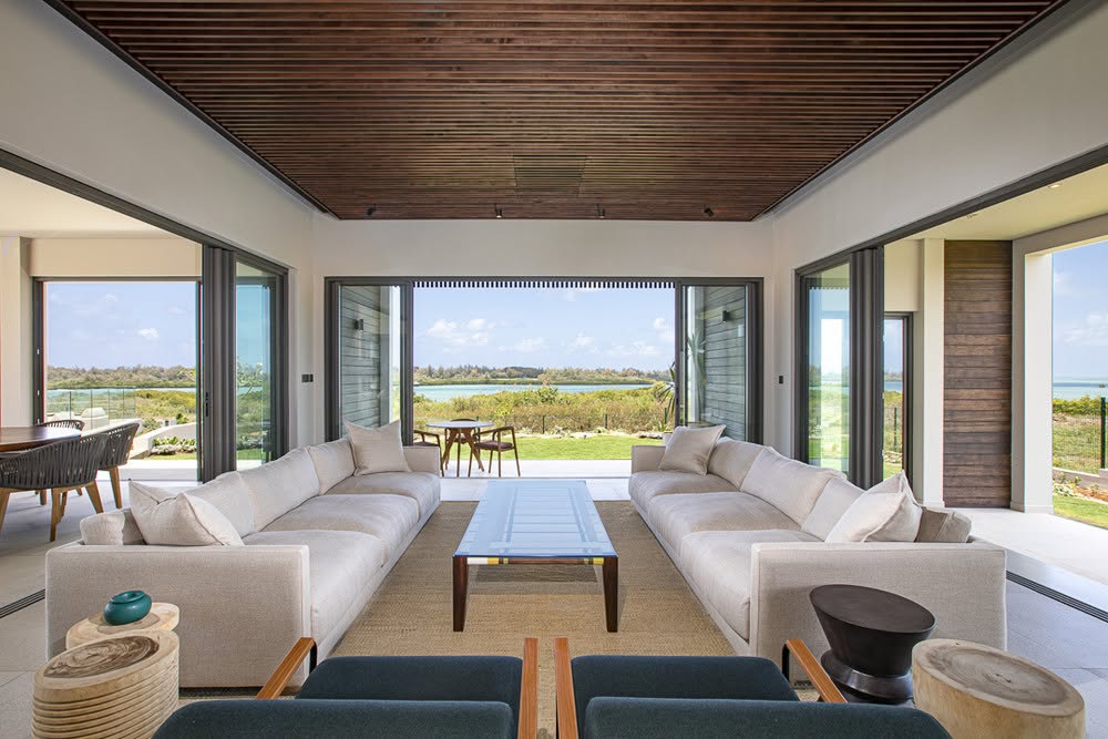 4 BEDROOM WITH PANORAMIC LAGOON VIEWS — image 7
