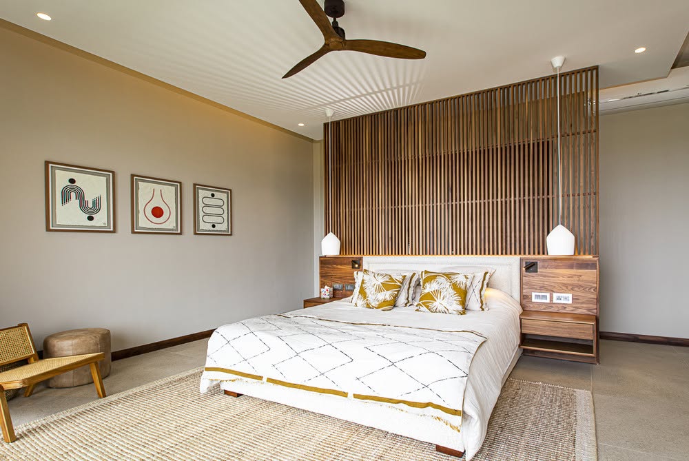 4 BEDROOM WITH PANORAMIC LAGOON VIEWS — image 9