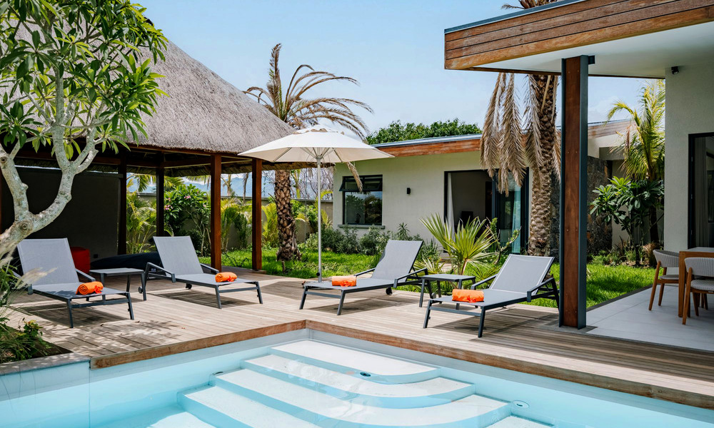 Luxury 5-Bedroom with Private Pool in Tamarin — image 3