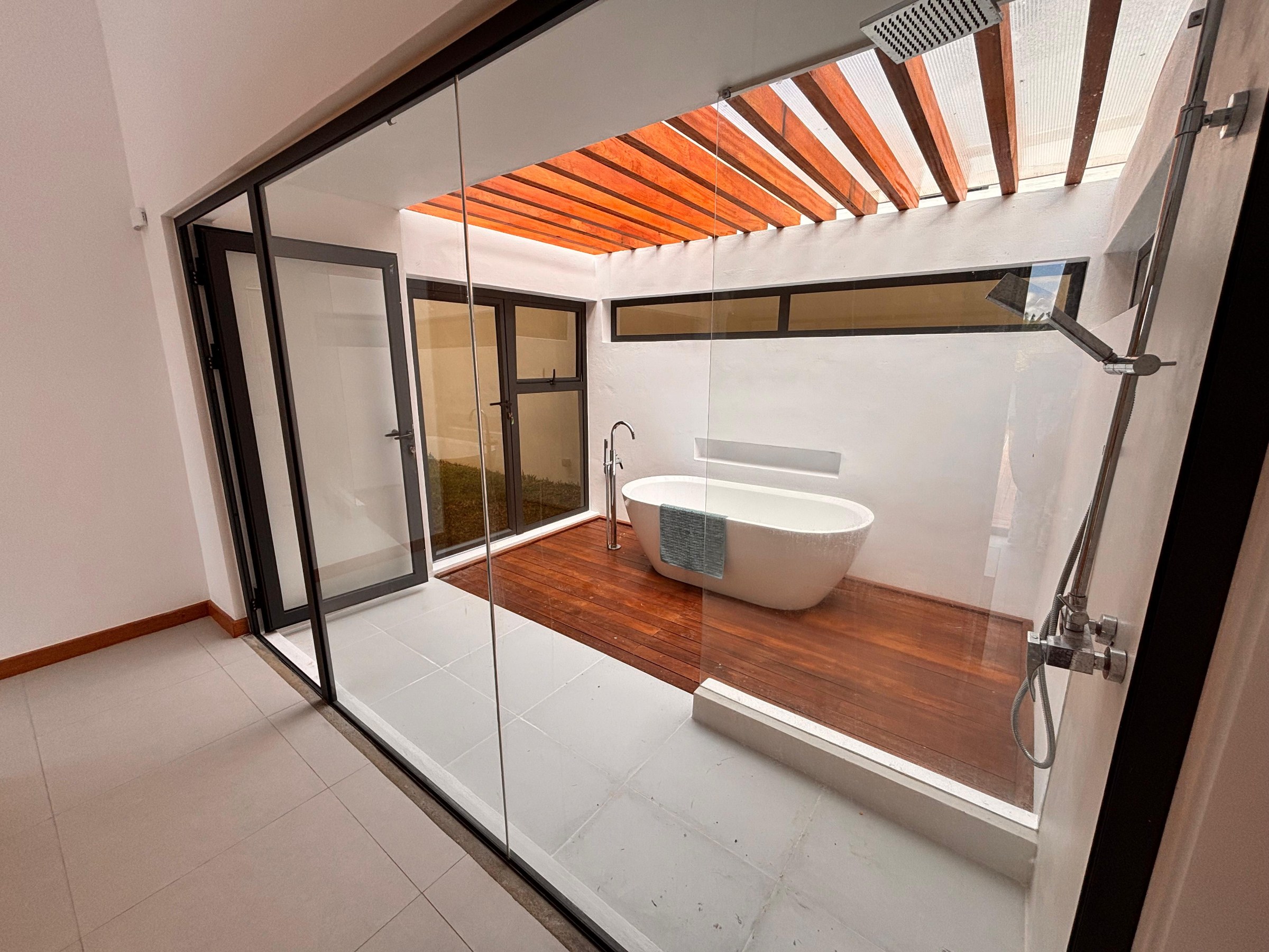 3 BEDROOM VILLA - FOR SALE - TAMARIN — image 11