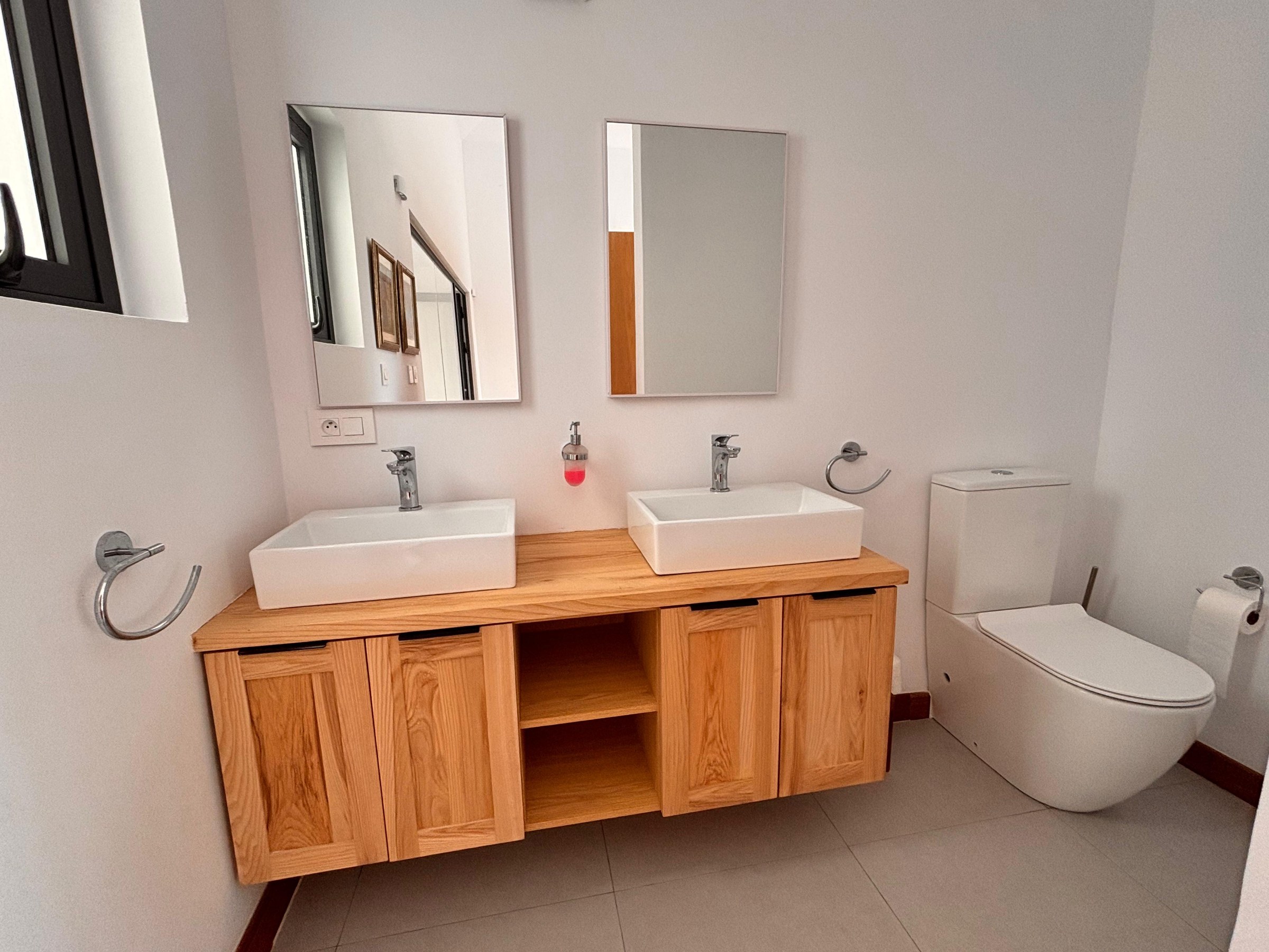 3 BEDROOM VILLA - FOR SALE - TAMARIN — image 12