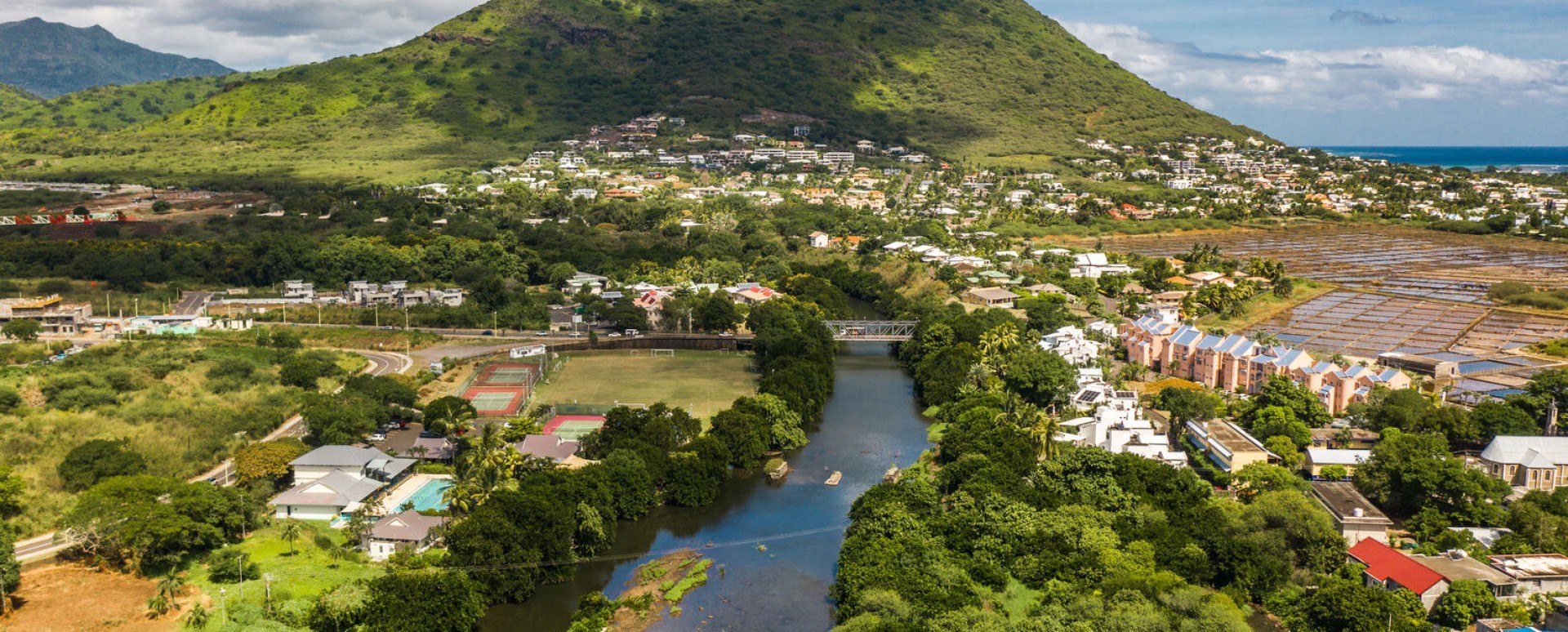 Luxury 3-Bedroom Townhouses in Tamarin — image 8