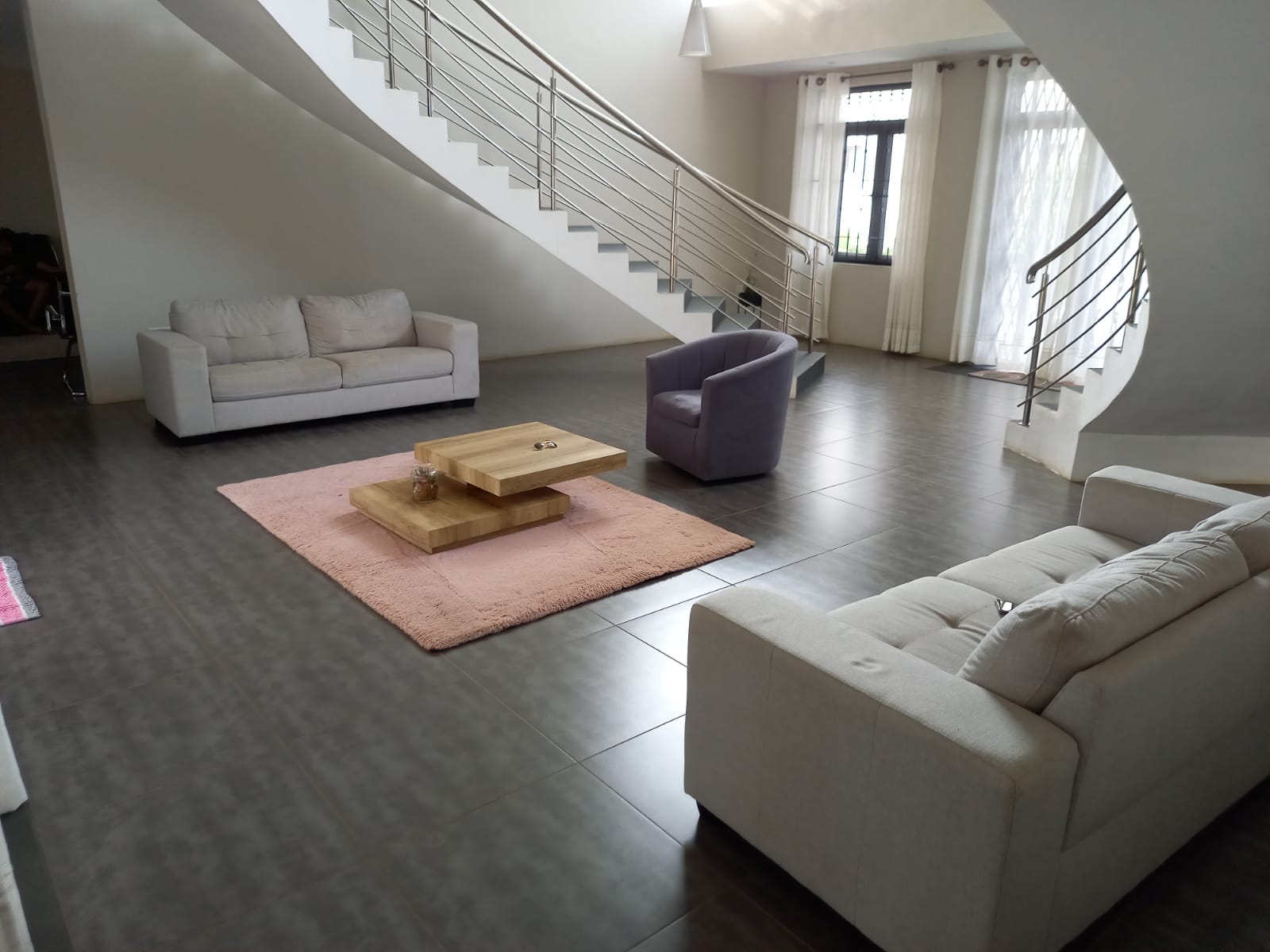 Modern 5 bedrooms house for sale — image 2