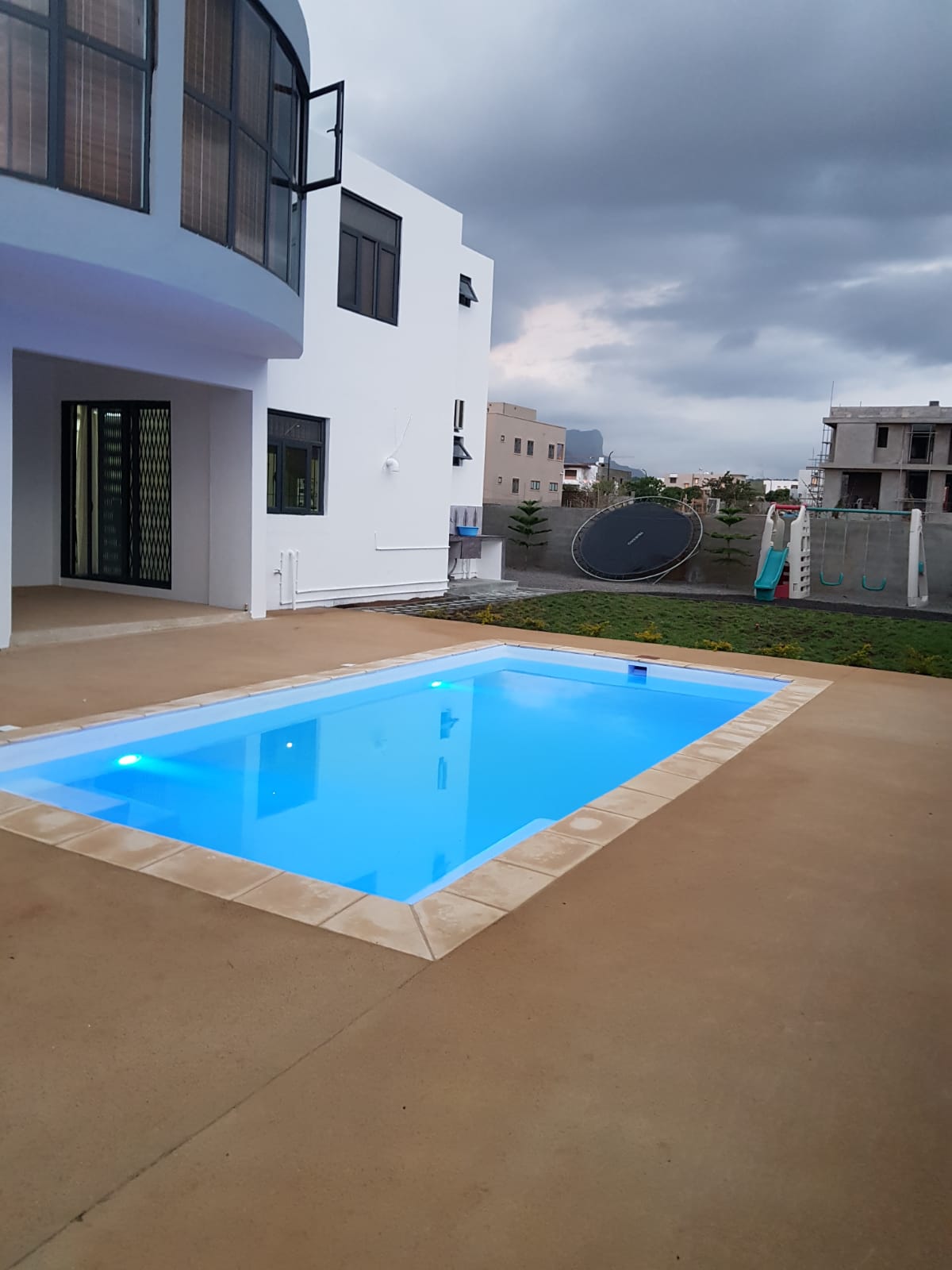 Modern 5 bedrooms house for sale — image 6