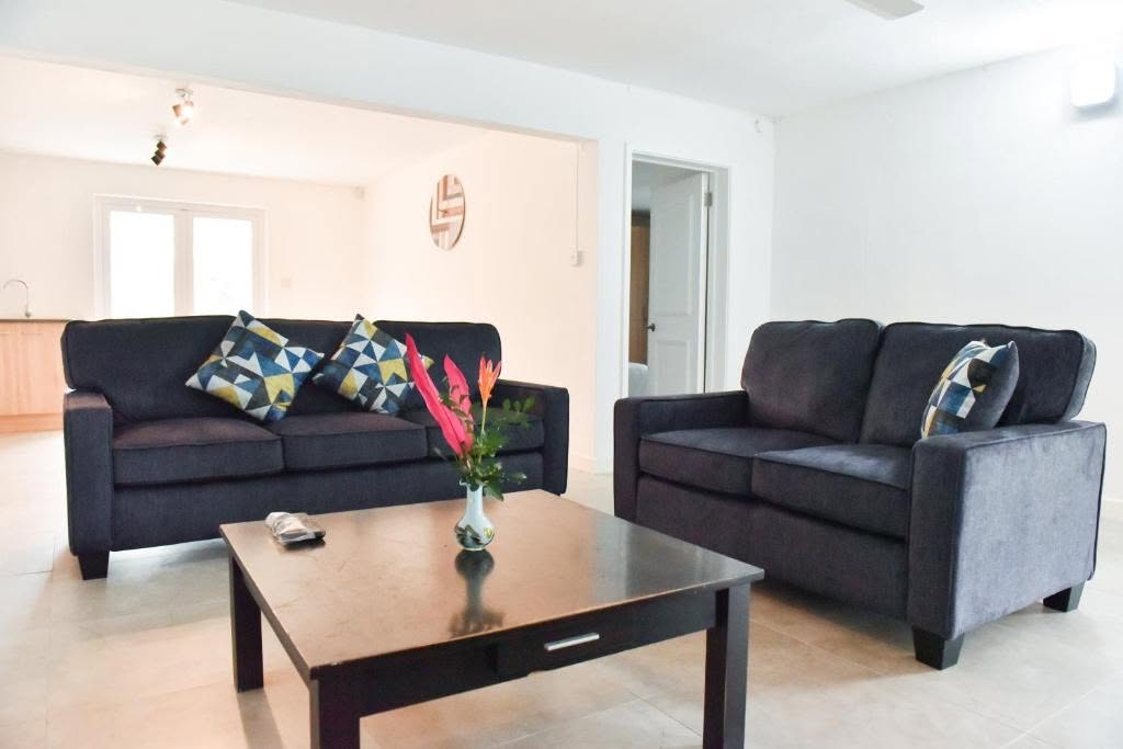 Estate Villa with Airbnb Guest Suites, Squash Courts & Sea Views - For sale - Tamarin — image 17