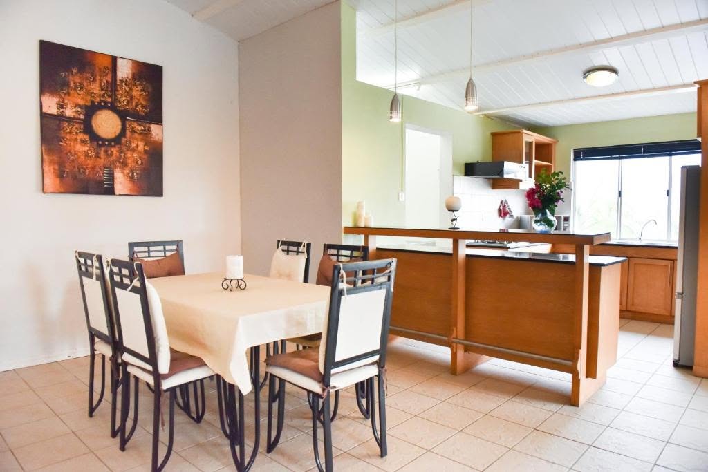 Estate Villa with Airbnb Guest Suites, Squash Courts & Sea Views - For sale - Tamarin — image 9