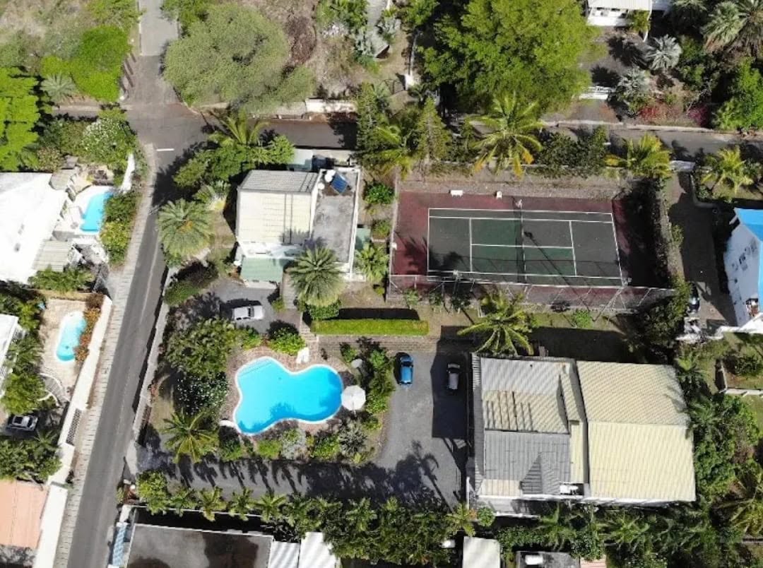 Estate Villa with Airbnb Guest Suites, Squash Courts & Sea Views - For sale - Tamarin — image 3