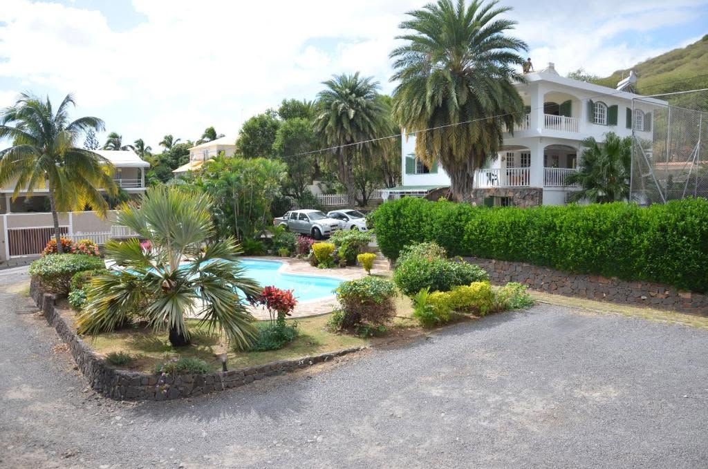 Estate Villa with Airbnb Guest Suites, Squash Courts & Sea Views - For sale - Tamarin — image 8