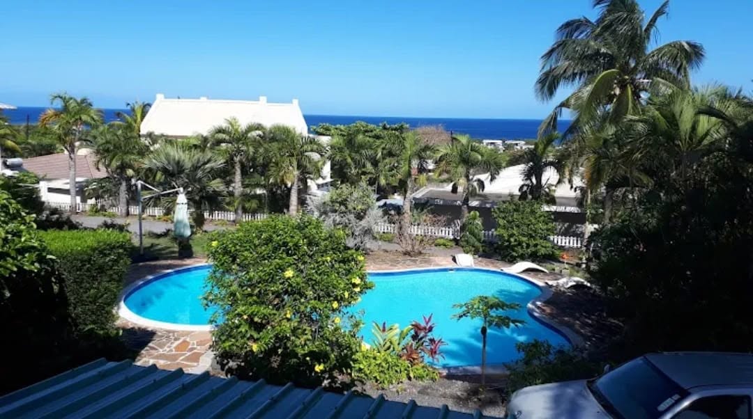Estate Villa with Airbnb Guest Suites, Squash Courts & Sea Views - For sale - Tamarin — image 2