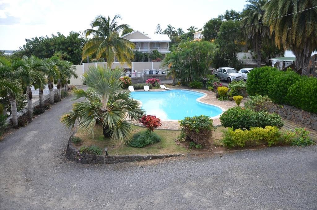 Estate Villa with Airbnb Guest Suites, Squash Courts & Sea Views - For sale - Tamarin — image 5