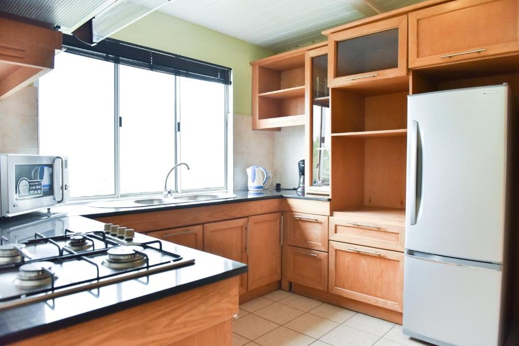 Estate Villa with Airbnb Guest Suites, Squash Courts & Sea Views - For sale - Tamarin — image 10