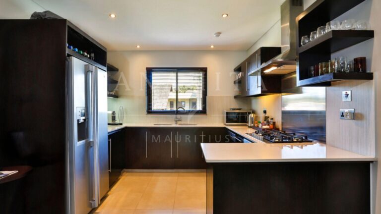 2-Bedroom Apartment with Sea Views — image 3