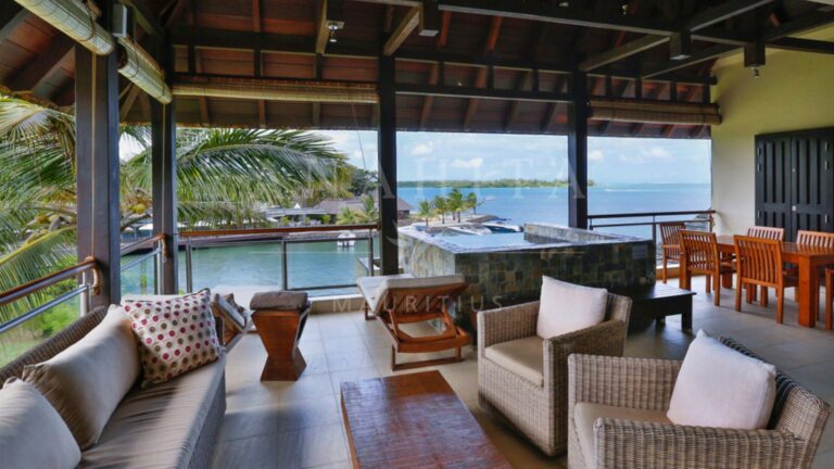 2-Bedroom Apartment with Sea Views