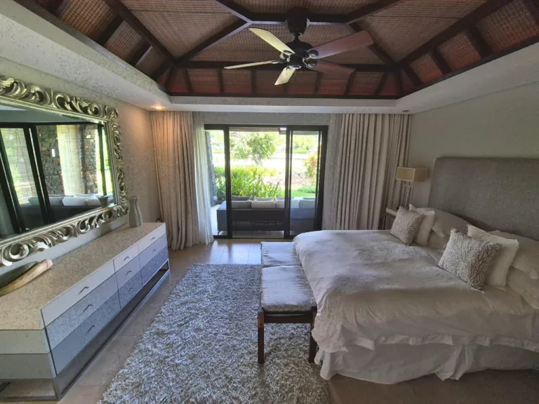 3-Bedroom Apartment with Golf Views — image 4