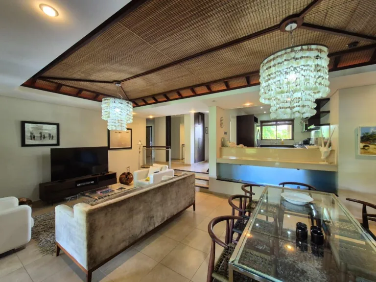 3-Bedroom Apartment with Golf Views — image 2
