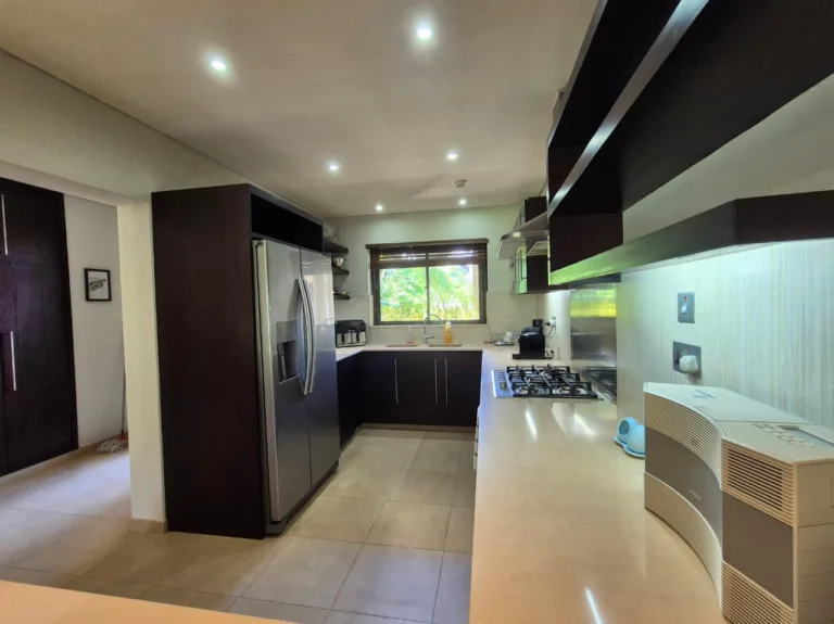 3-Bedroom Apartment with Golf Views — image 6