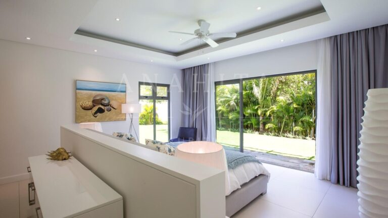 Exclusive 4-Bedroom Villa with Breathtaking Golf Views  — image 5