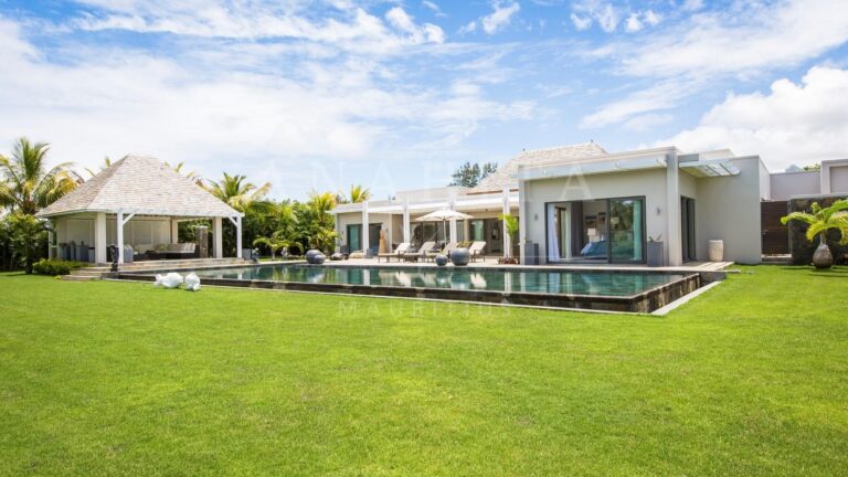 Exclusive 4-Bedroom Villa with Breathtaking Golf Views