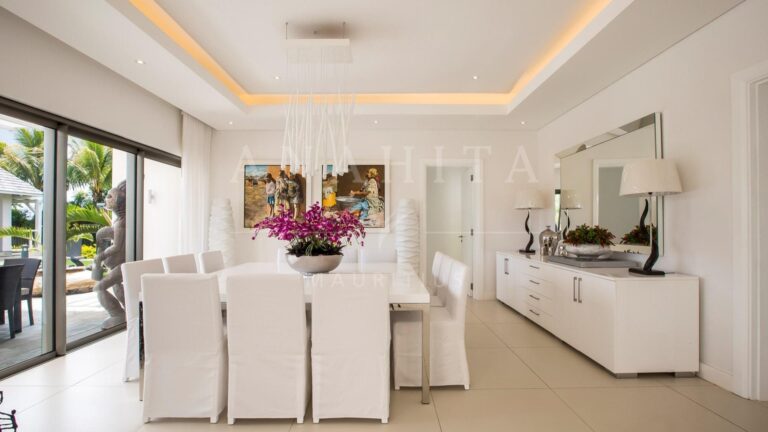 Exclusive 4-Bedroom Villa with Breathtaking Golf Views  — image 7